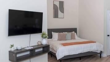 Bureau, fer et planche Ă repasser, Wi-Fi, draps fournis