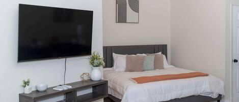 Bureau, fer et planche à repasser, Wi-Fi, draps fournis