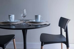 Dining - Stylish Studio Apartment Near Botanical Gardens (Huntsville)