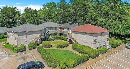 Spacious Studio near Huntsville Botanical Gardens