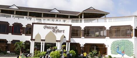 Vista frontal de la propiedad