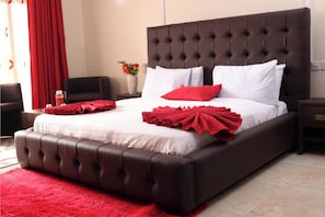 Laptop workspace, iron/ironing board, free WiFi - White Peacock Resort (Mtwapa)