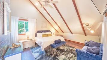 2 bedrooms, travel crib, free WiFi, bed sheets