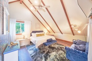 2 bedrooms, travel cot, free WiFi, bed sheets - Remodeled, Quiet Neighborhood, Hot Tub, Dogs Ok, (KCottage) (Long Beach)