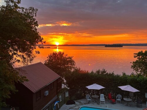 2 Bedroom loft #7, fireplace, a lake view outdoor sauna