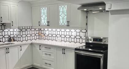 Charming 3-bedroom space in awesome Mississauga with AC, WiFi heated driveway