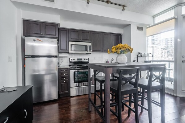 Fridge, microwave, oven, stovetop