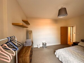 1 bedroom, desk, iron/ironing board, WiFi