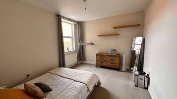 1 bedroom, desk, iron/ironing board, WiFi