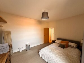 1 غرفة نوم ومكتب ومكواة/لوح كي وواي فاي