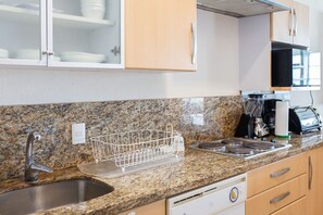 Fridge, microwave, stovetop, dishwasher