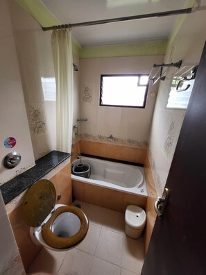 Family Room | Bathroom | Shower, free toiletries, towels, soap - The Paradise by Prasanth (Devikolam)