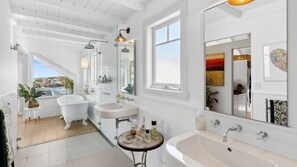 Shower, hair dryer, towels