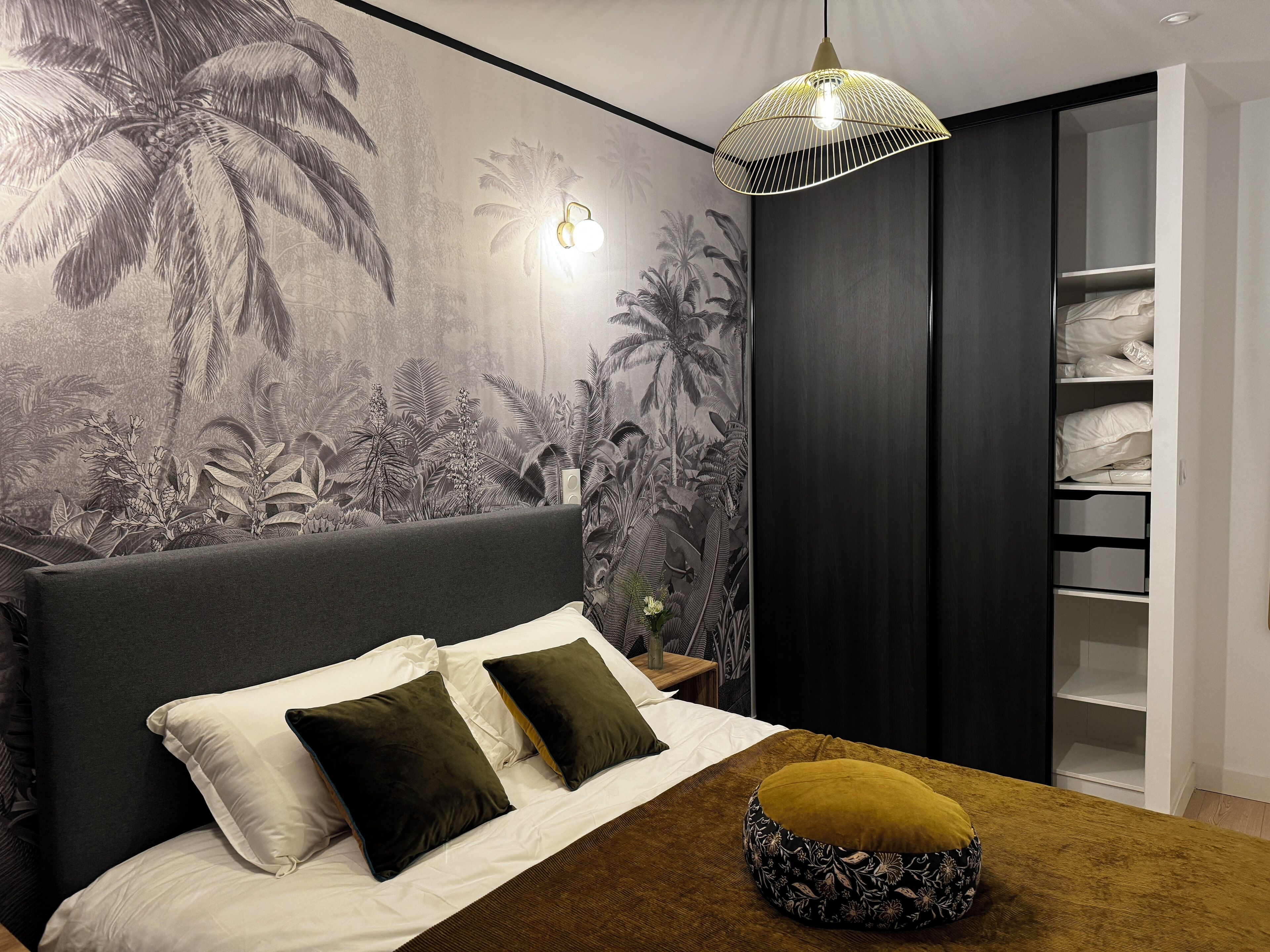 1 bedroom, desk, iron/ironing board, WiFi