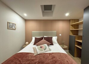 1 bedroom, iron/ironing board, Internet, bed sheets - Cozy Niort Atlas _ Studio under the roofs (Niort)