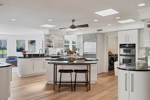 Fridge, microwave, oven, stovetop - Bayview Paradise by FVC (Longboat Key)