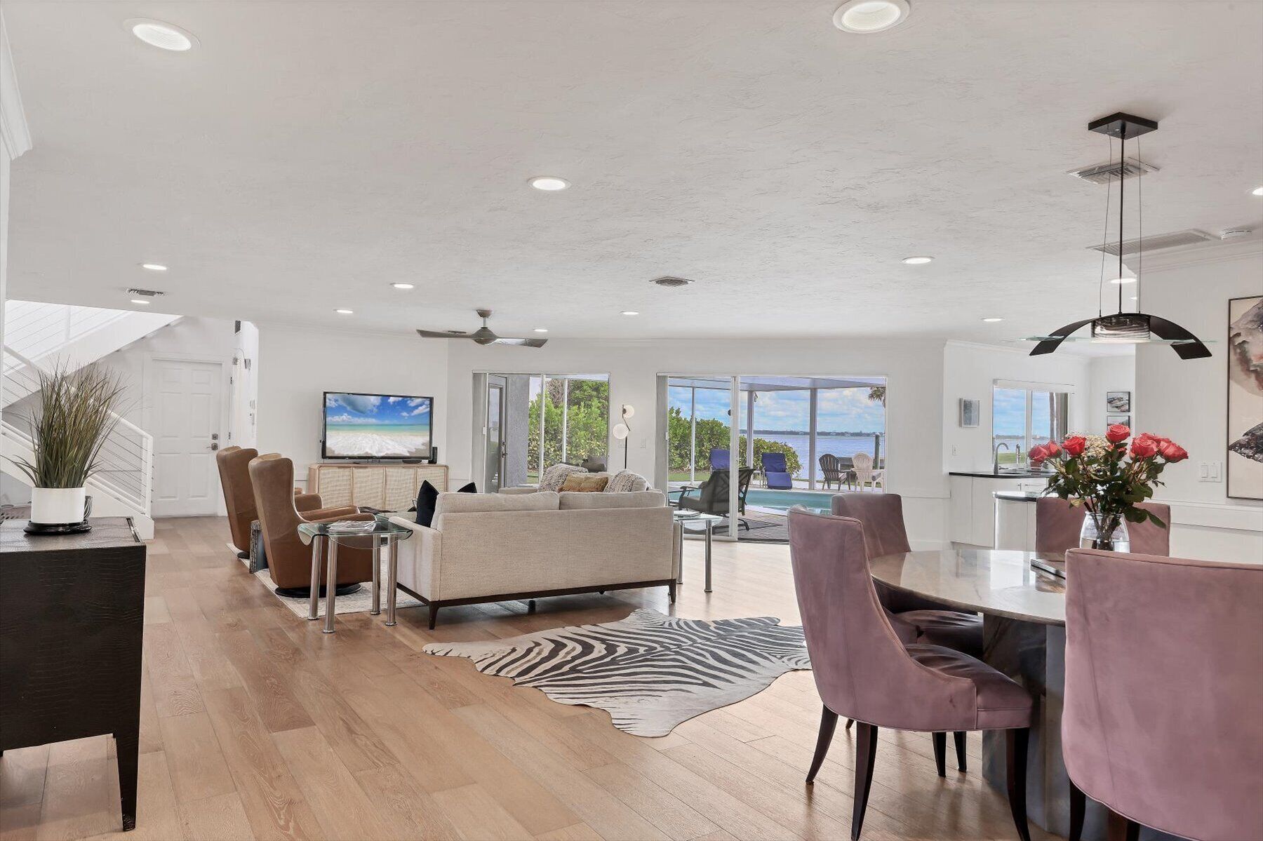 المنشأة من الداخل