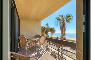 Outdoor dining - 2 Bedroom Beachfront Condo On Longboat Key By FVC (Longboat Key)