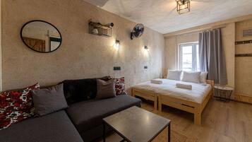 Design Apartment | 2 bedrooms, iron/ironing board, free WiFi