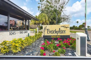 Property grounds - Beautiful 2BR Beachfront Walkout at Beachplace 9-102 by FVC (Longboat Key)