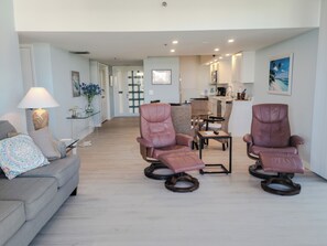 Smart-TV, Bücher, Stereoanlage