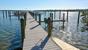 Marina - 2/2 Bay Front Condo, Pool, Private Beach Access (Longboat Key)