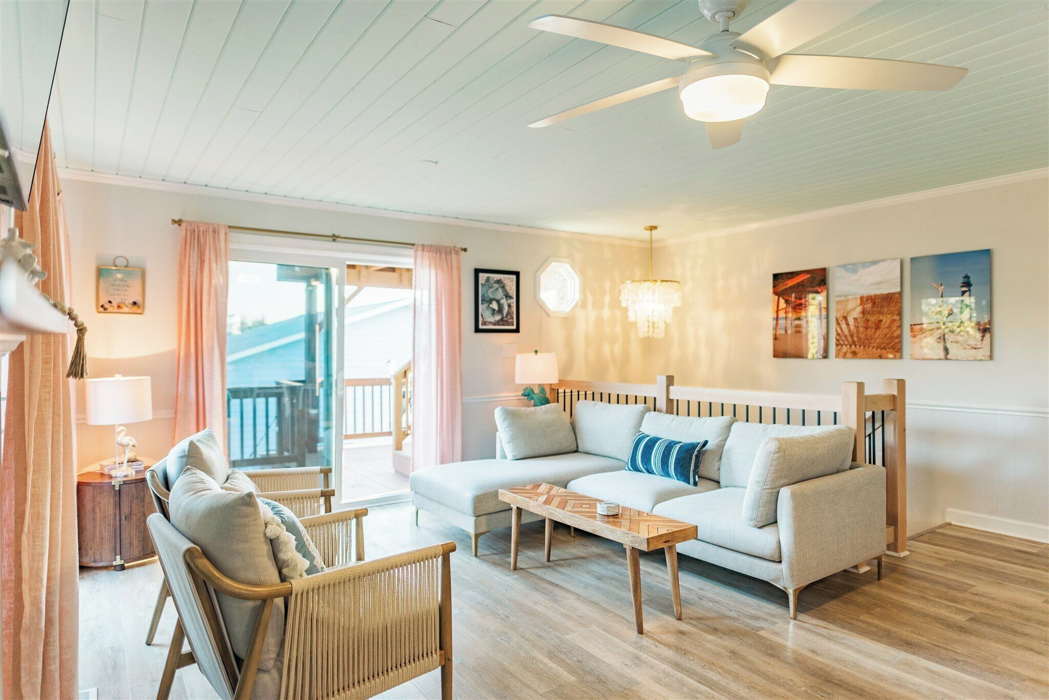 Smart-TV, Tischfußball, Bücher