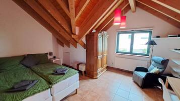 4 soveværelser, skrivebord, strygejern/strygebræt, weekendseng