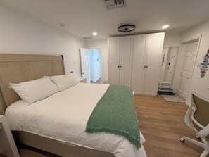 3 habitaciones, tabla de planchar con plancha, wifi y ropa de cama