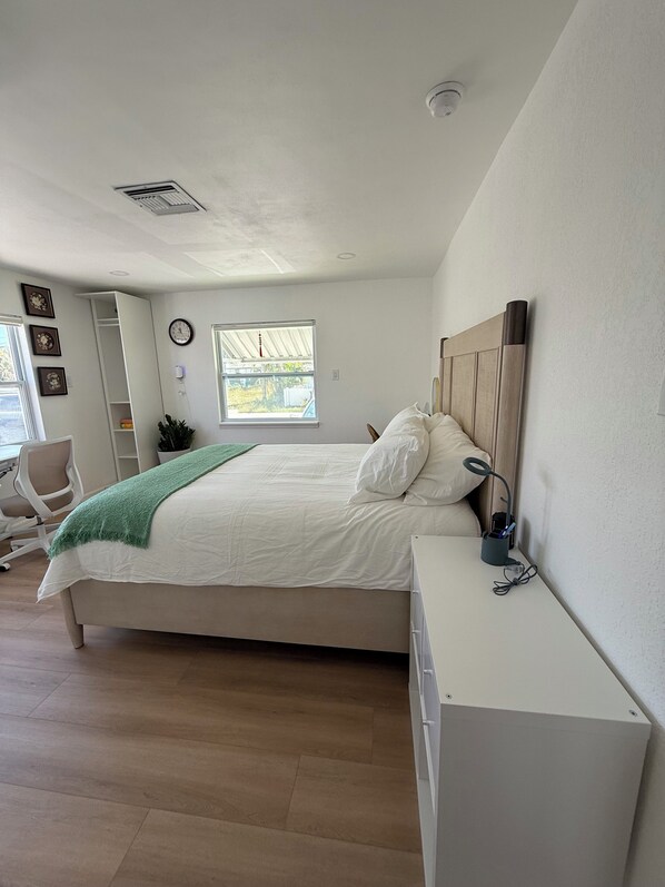 3 bedrooms, iron/ironing board, WiFi, bed sheets