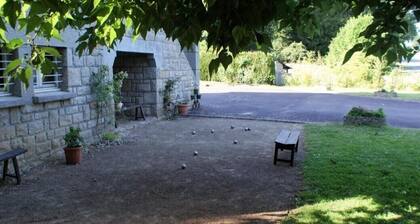 A mi-chemin entre Rennes et Le Mont Saint-Michel, aux portes de Bretagne.