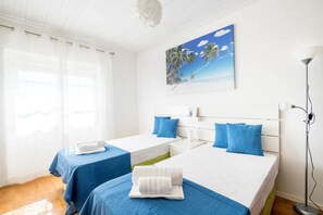 2 chambres, fer et planche à repasser, Wi-Fi, draps fournis