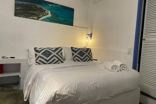 Quarto casal standard | Escrivaninha, Wi-Fi de cortesia