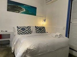 Standard Double Room | Desk, WiFi (free)