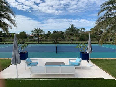 Resort Luxury, Palm Beach Lifestyle, all amenities included!