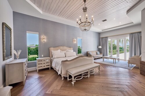 Resort Luxury, Palm Beach Lifestyle, all amenities included!