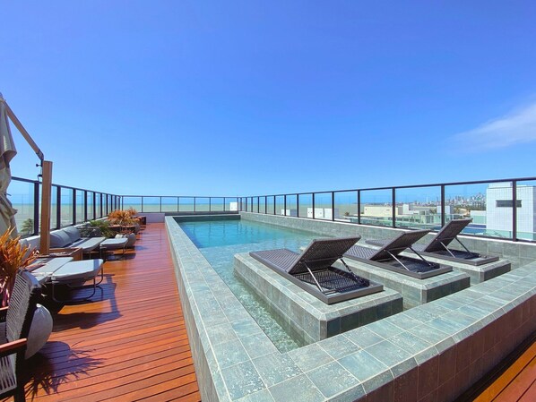 Deluxe Apartment | Pool | Outdoor pool