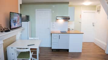 Studio | Living area | Flat-screen TV