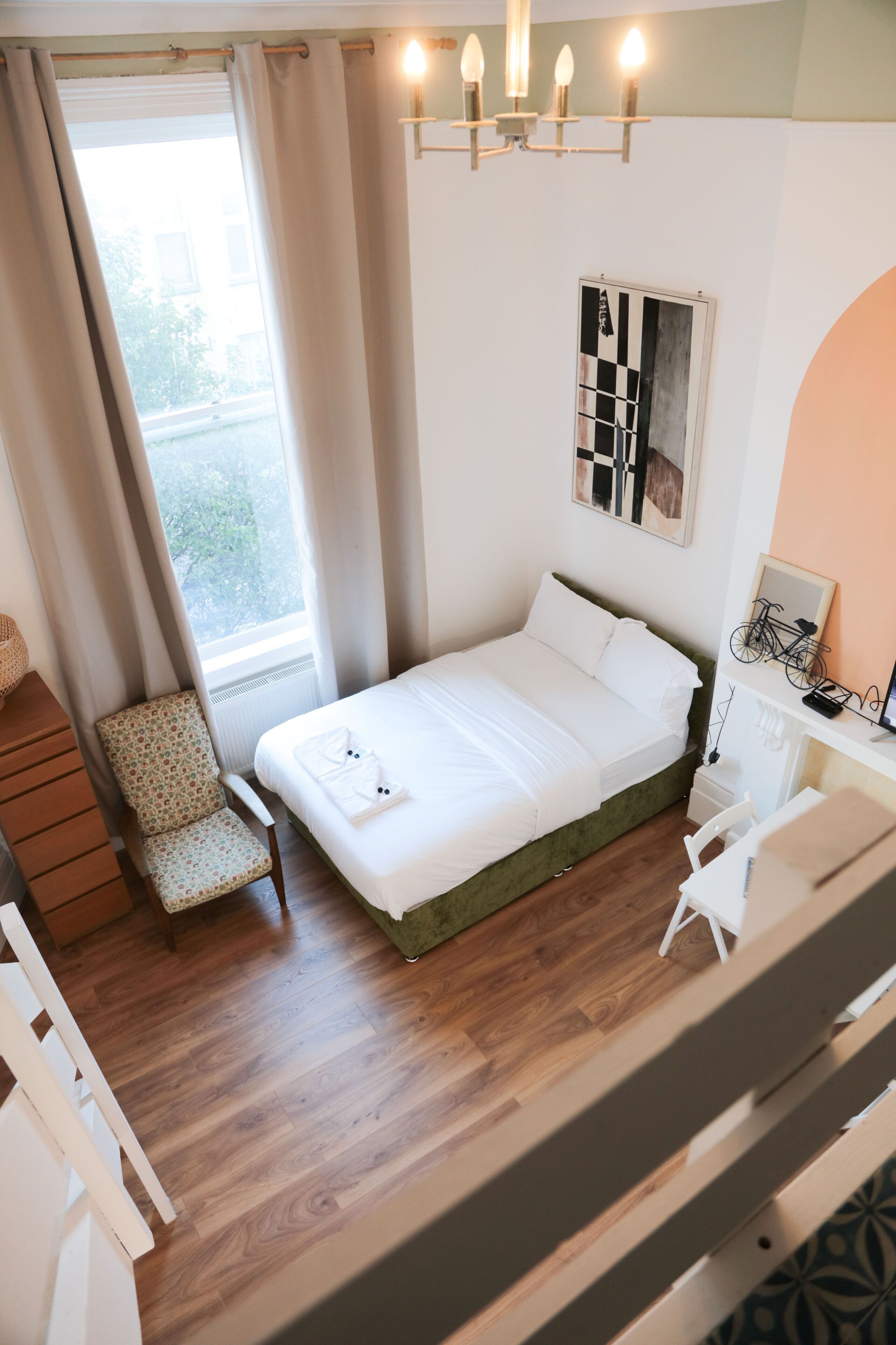 Cortinas blackout, tabla de planchar con plancha y wifi gratis 