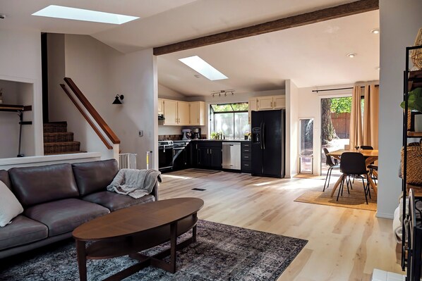 Smart TV, fireplace, books, stereo