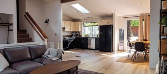 Charming 4-bedroom family home in Beaverton with AC, fitness room, WiFi