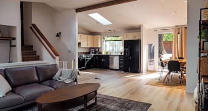 Charming 4-bedroom family home in Beaverton with AC, fitness room, WiFi