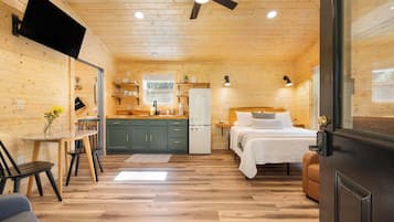 1 habitación, tabla de planchar con plancha, wifi gratis y ropa de cama