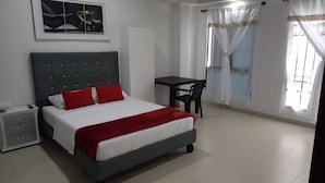 Classic Double Room | Desk - hotel la 44 norte (Cali)