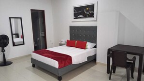 Classic Double Room | Desk - hotel la 44 norte (Cali)