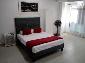 Classic Double Room | Desk - hotel la 44 norte (Cali)