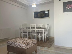 Dining - Charmant Appart Avec Parking Sous-sol Sécurisé