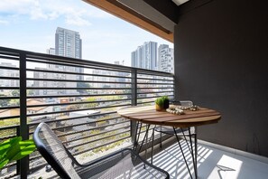 Apartment | Tempat makan luar