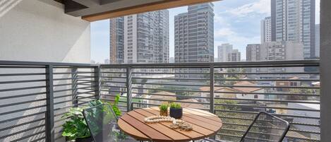 Apartment | Outdoor dining