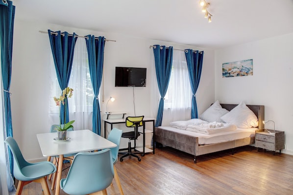 1 habitación, tabla de planchar con plancha, wifi y ropa de cama 